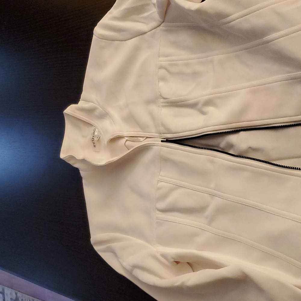 Blazer - Picture 3 of 5